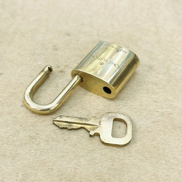 Authentic LOUIS VUITTON LV 10 SET PADLOCK KEY BAG CHARM CADENA GOLD PLATED - Picture 4 of 4